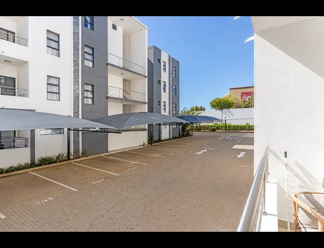 2 BEDROOM APARTMENT FOR SALE IN HALFWAY HOUSE